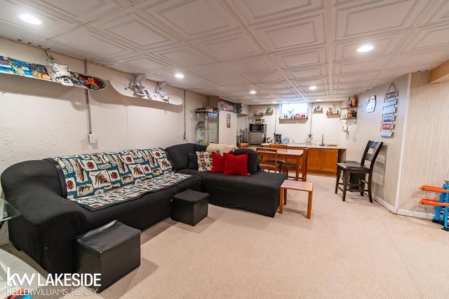 21606 Arrowhead Street, Saint Clair Shores, MI 48082