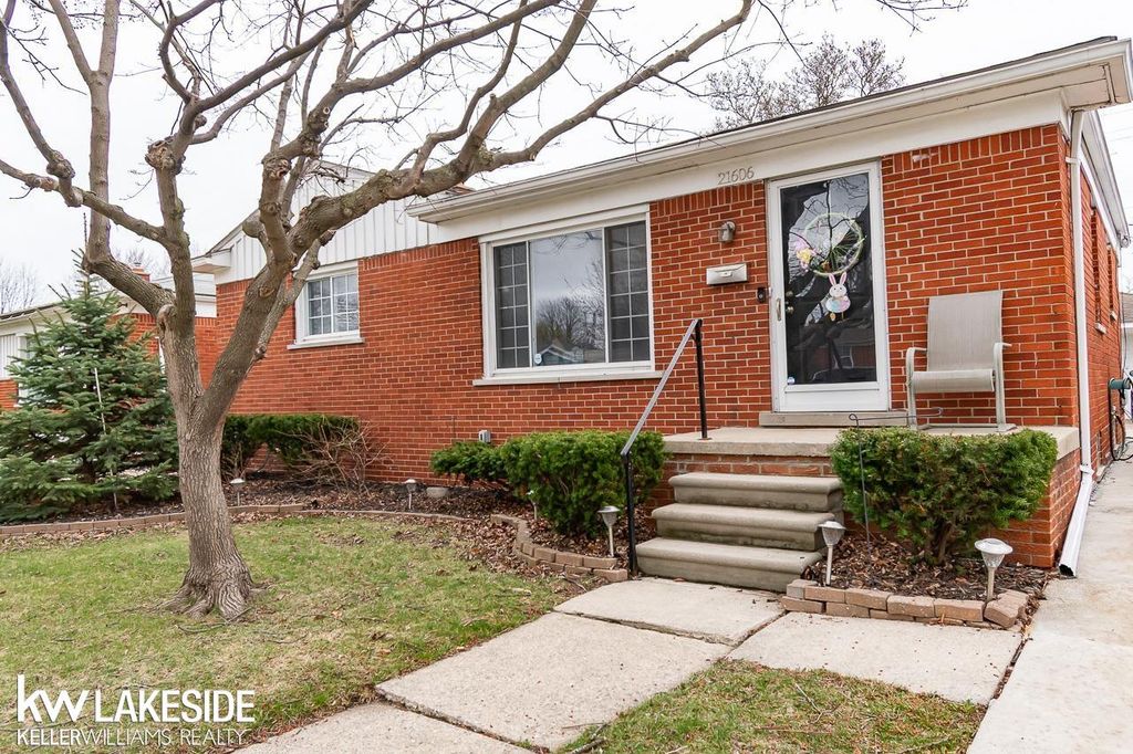 21606 Arrowhead Street, Saint Clair Shores, MI 48082