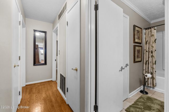 4410 Burnt Cedar Ln, Louisville, KY 40219