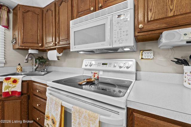 4410 Burnt Cedar Ln, Louisville, KY 40219