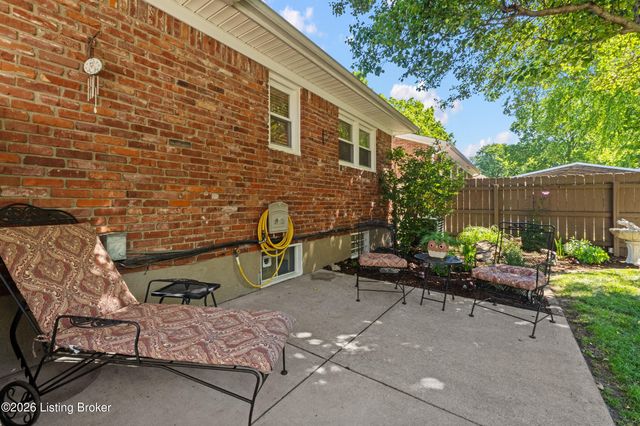 4410 Burnt Cedar Ln, Louisville, KY 40219
