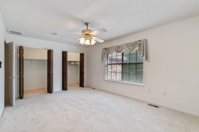 21 Riviera Dr, Conway, AR 72034