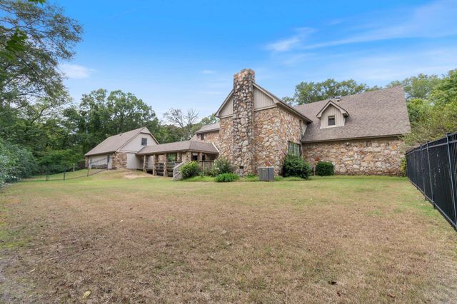 21 Riviera Dr, Conway, AR 72034