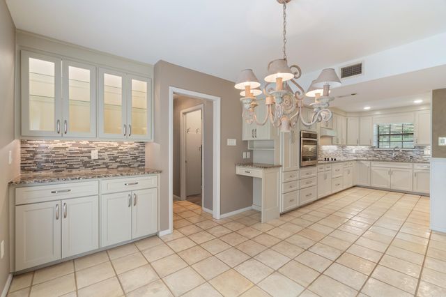 21 Riviera Dr, Conway, AR 72034