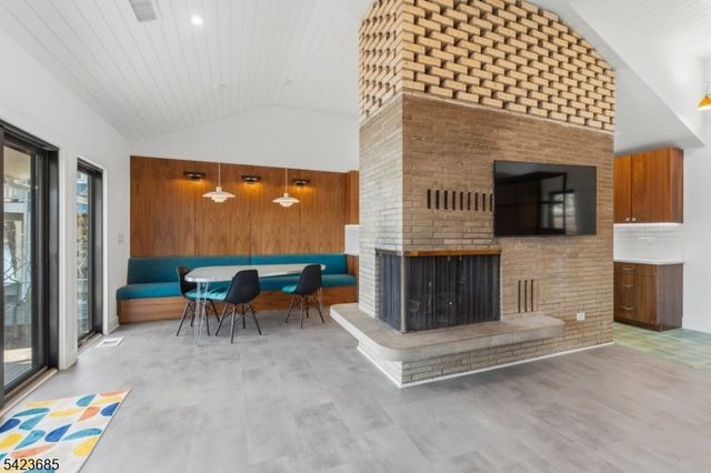 38 Ithanell Rd, Hopatcong Boro, NJ 07843