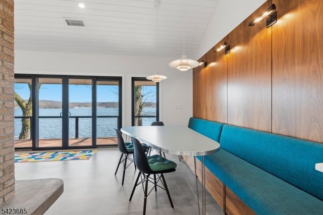 38 Ithanell Rd, Hopatcong Boro, NJ 07843