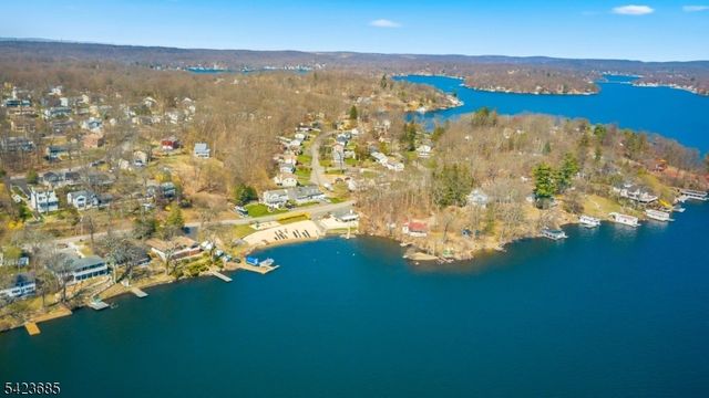 38 Ithanell Rd, Hopatcong Boro, NJ 07843