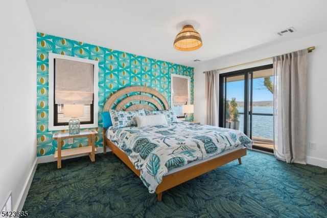 38 Ithanell Rd, Hopatcong Boro, NJ 07843