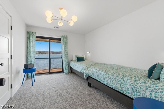 38 Ithanell Rd, Hopatcong Boro, NJ 07843