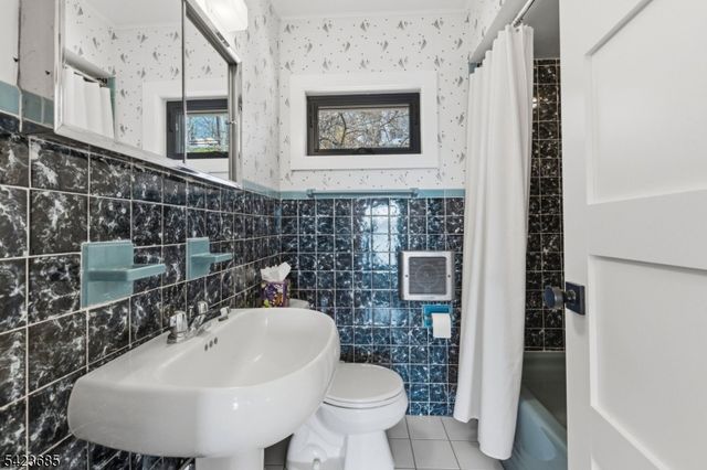 38 Ithanell Rd, Hopatcong Boro, NJ 07843