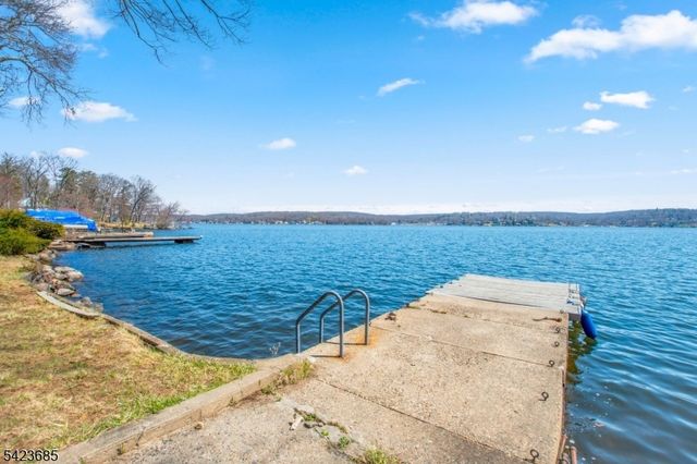 38 Ithanell Rd, Hopatcong Boro, NJ 07843
