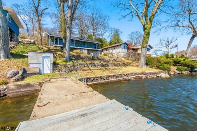 38 Ithanell Rd, Hopatcong Boro, NJ 07843