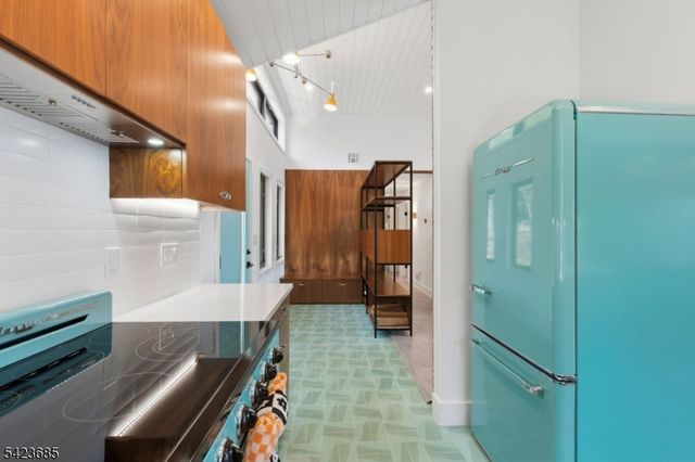 38 Ithanell Rd, Hopatcong Boro, NJ 07843