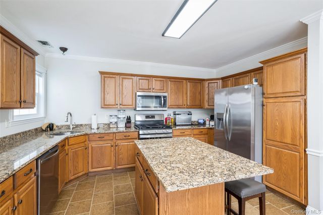 8 Jennifer Lane, Middle Island, NY 11953