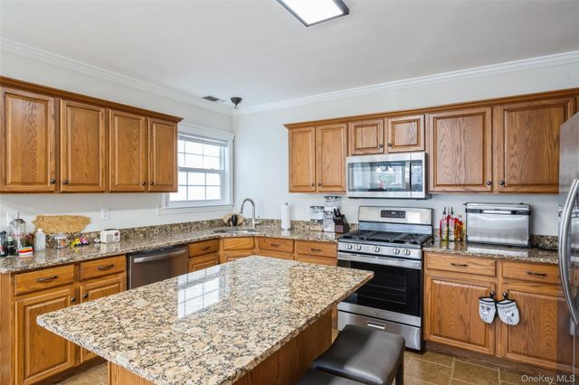 8 Jennifer Lane, Middle Island, NY 11953