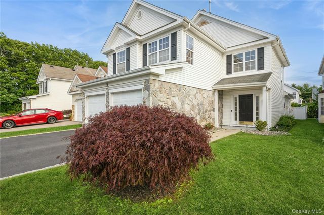 8 Jennifer Lane, Middle Island, NY 11953