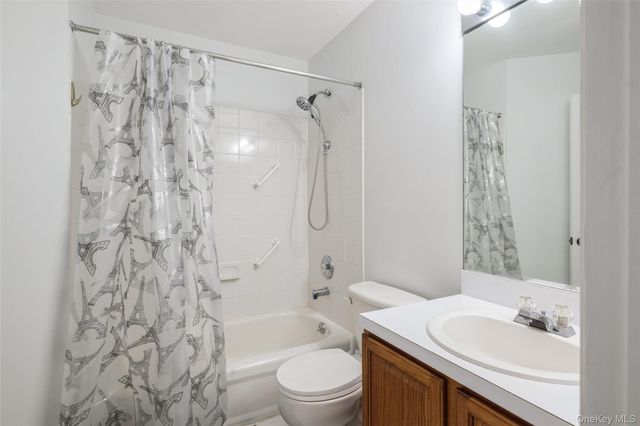 8 Jennifer Lane, Middle Island, NY 11953