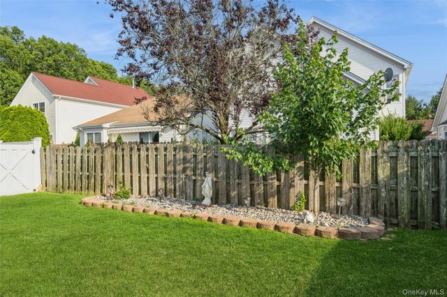 8 Jennifer Lane, Middle Island, NY 11953