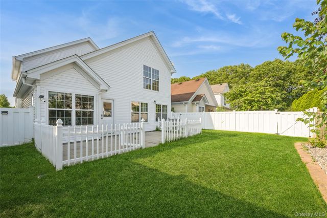 8 Jennifer Lane, Middle Island, NY 11953