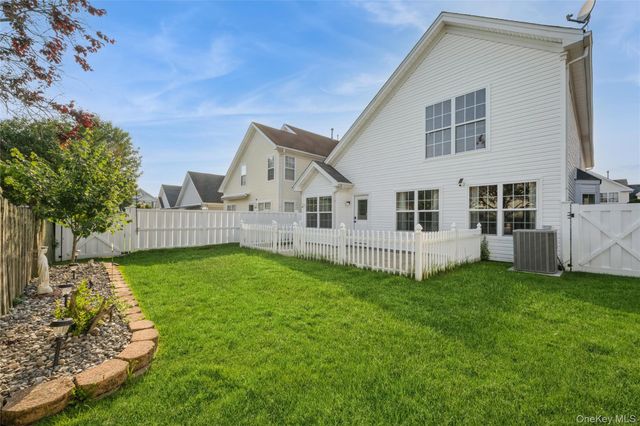 8 Jennifer Lane, Middle Island, NY 11953