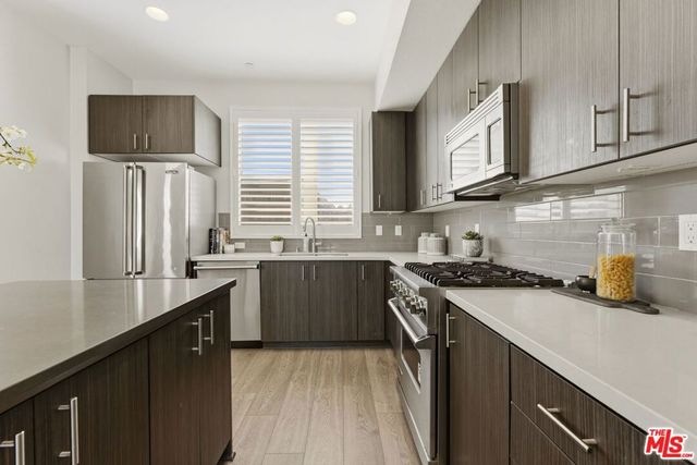 2753 Waverly Drive 806, Los Angeles, CA 90039