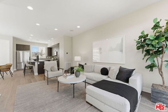 2753 Waverly Drive 806, Los Angeles, CA 90039