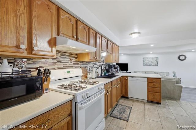 14706 Murthum Avenue, Warren, MI 48088
