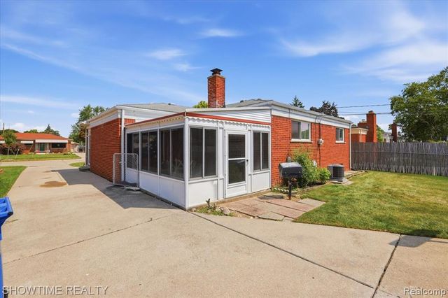 14706 Murthum Avenue, Warren, MI 48088