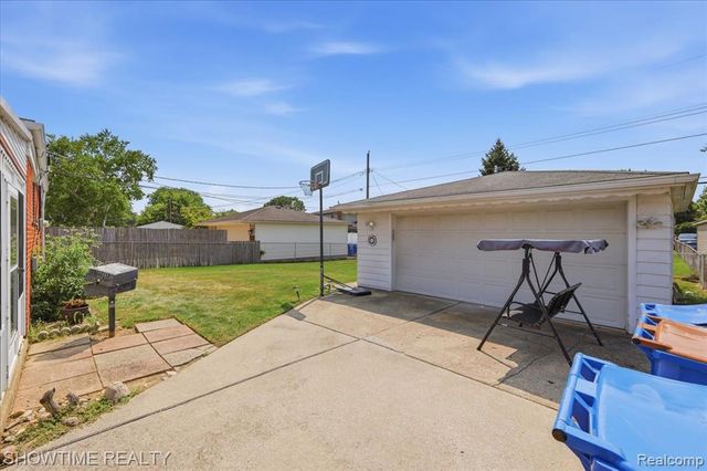 14706 Murthum Avenue, Warren, MI 48088