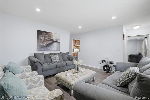 14706 Murthum Avenue, Warren, MI 48088
