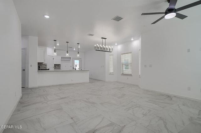 13897 CAROLINA PONCE Avenue, Horizon City, TX 79928