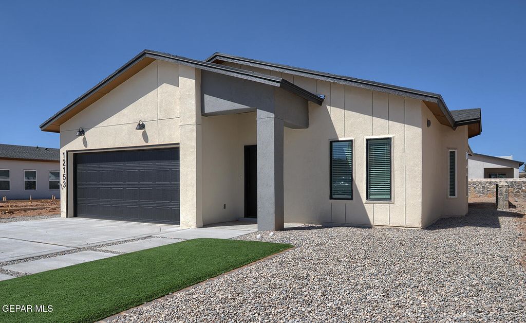 13897 CAROLINA PONCE Avenue, Horizon City, TX 79928