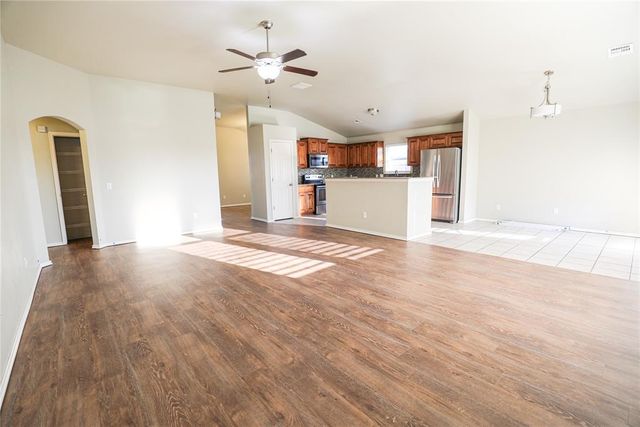 18109 Montoro Way, Edmond, OK 73012