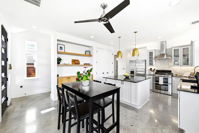 1704 E 13th ST B, Austin, TX 78702