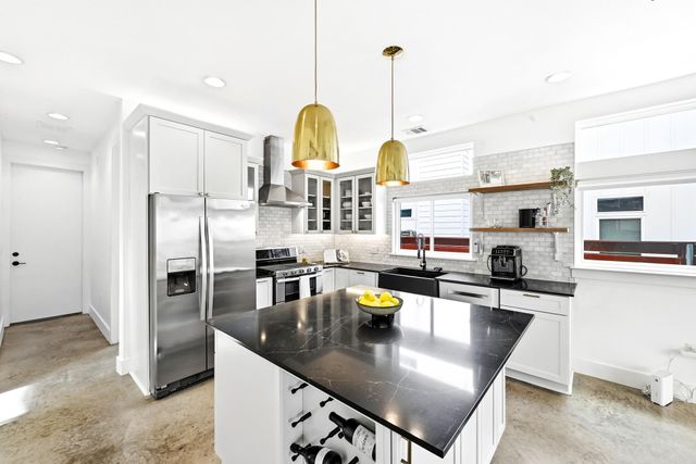 1704 E 13th ST B, Austin, TX 78702