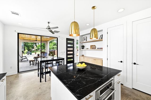 1704 E 13th ST B, Austin, TX 78702