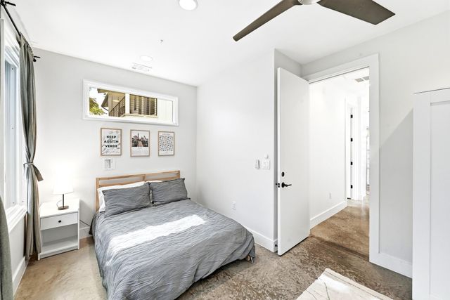 1704 E 13th ST B, Austin, TX 78702