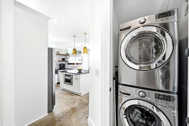 1704 E 13th ST B, Austin, TX 78702