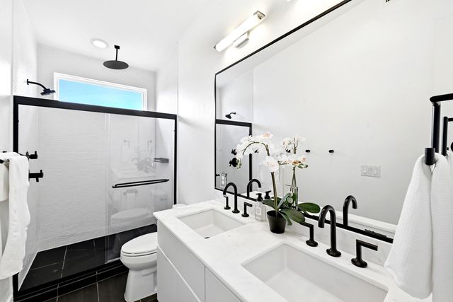 1704 E 13th ST B, Austin, TX 78702