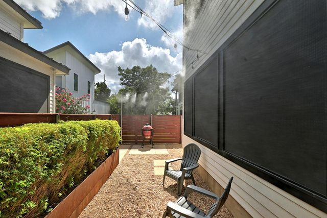1704 E 13th ST B, Austin, TX 78702