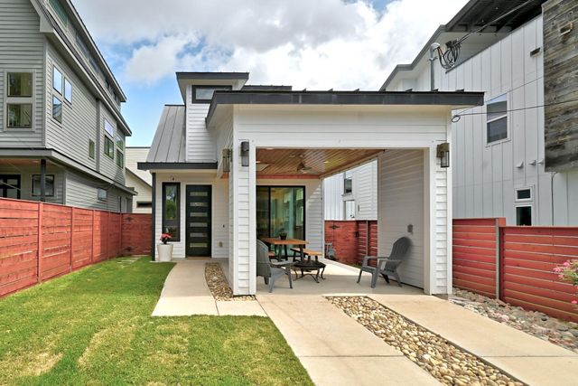 1704 E 13th ST B, Austin, TX 78702