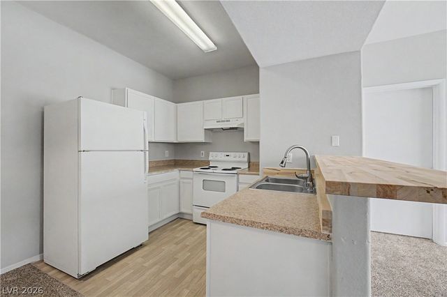 2101 Hussium Hills Street 207, Las Vegas, NV 89108