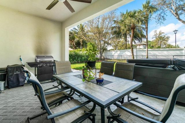 2928 Gin Berry Way, West Palm Beach, FL 33401