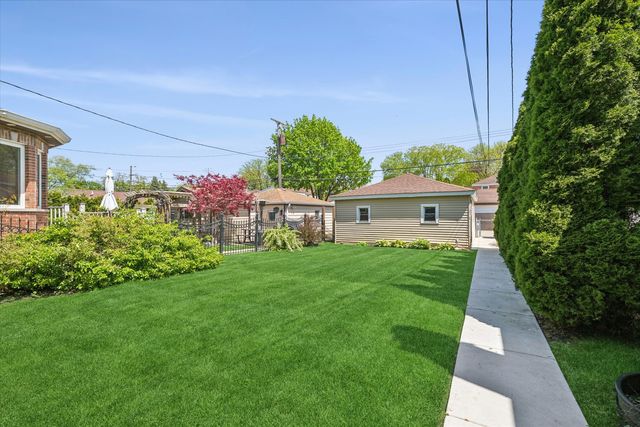 4135 N Pontiac Avenue, Chicago, IL 60634