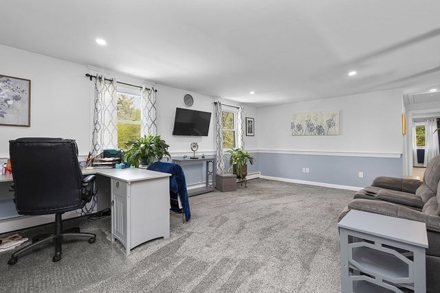 2 Howard Ln, Lakeville, MA 02347