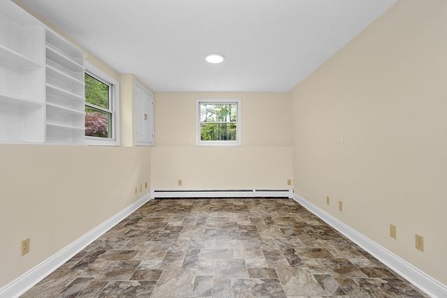 2 Howard Ln, Lakeville, MA 02347