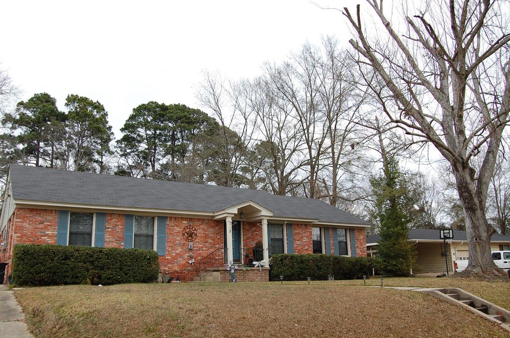 718 North Street, Gilmer, TX 75644