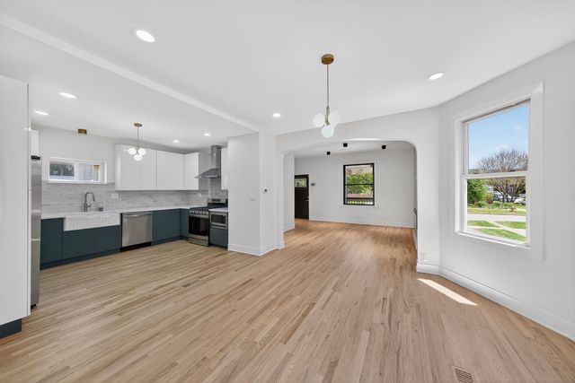 716 S 7th Avenue, Maywood, IL 60153
