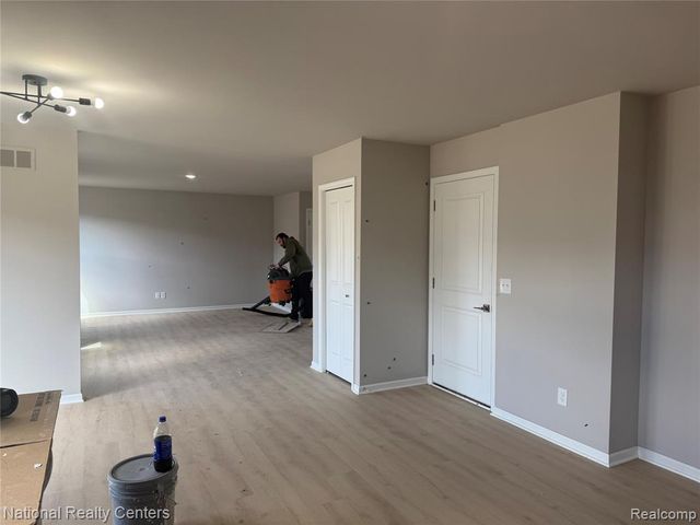 15185 Hanover Avenue, Allen Park, MI 48101