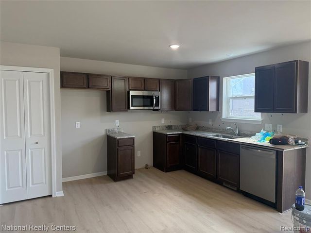 15185 Hanover Avenue, Allen Park, MI 48101